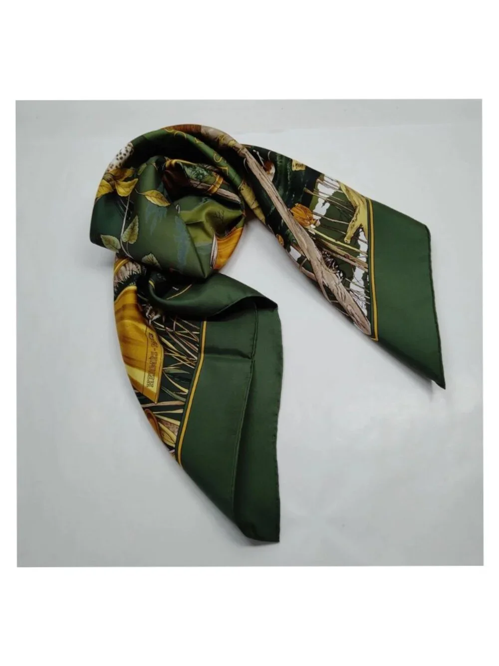 Authentic Hermès Chasse au Bois Carré 90 Silk Scarf Green Hunting Print Made in